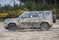 Prototípusként is igát von az új Land Rover Defender 20