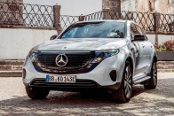 Spéci kiadással indít a Mercedes villanyos SUV-ja 20