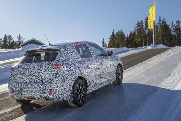 Jégre tették a vadonatúj Opel Corsát 5