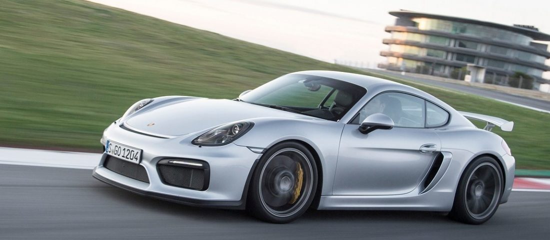 A Porschénak elege van a nyerészkedőkből