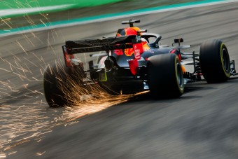 F1: 20 lóerőt ugrik a Red Bull Bakuban