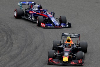 F1: Négy autó is új motort kap Bakuban