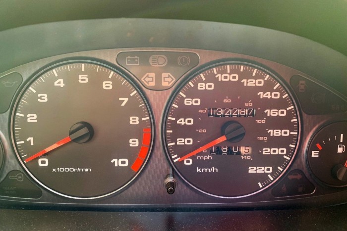 Fal mögé rejtették ezt a fehér Honda Integrát 7 | Vezess Fal mögé rejtették ezt a fehér Honda Integrát 7