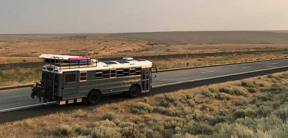 Ezért költözött iskolabuszba egy háromgyermekes család