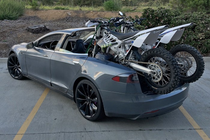 Platóst barkácsoltak ebből a Teslából 7