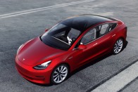 Megnyílt a Tesla-szalon Budapesten 26