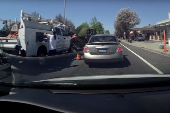 A pofátlanság császára: menet közben lopta meg az útmunkásokat