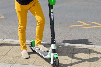 Budapesten is elindulnak a Lime villanyrollerjei