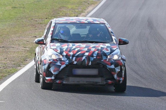 Már tesztelik az új generációs Yaris prototípusát