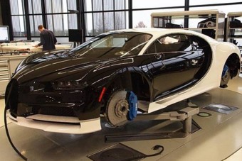 Apu hitelkártyájával vett Bugattit a fiatal kínai fiú