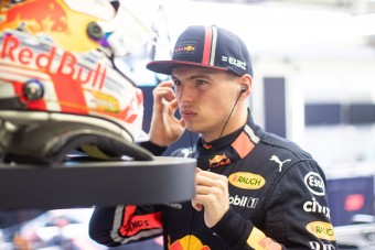 F1: A Mercedes csábítgatja Verstappent