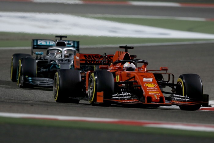 F1: Hamilton megvédte Vettelt