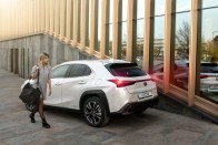 Magyar szépséggel erősít a Lexus 2