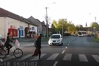 A gyalogosok hibája volt, hogy majdnem elgázolták őket Kiskunfélegyházán?