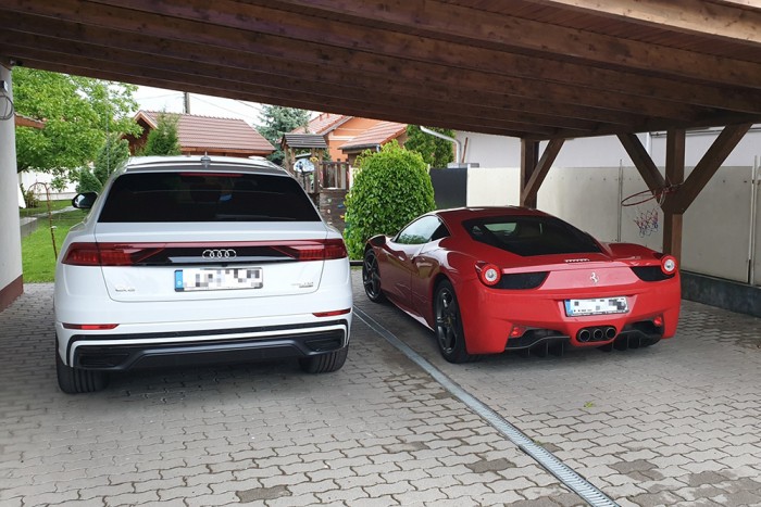 Milliárdos pénzmosás, Ferrarit is lefoglaltak itthon 2