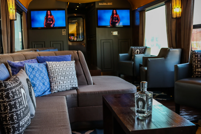 Erről a vonatról még nem sokan szálltak le józanul 8