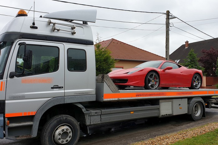 Milliárdos pénzmosás, Ferrarit is lefoglaltak itthon 3
