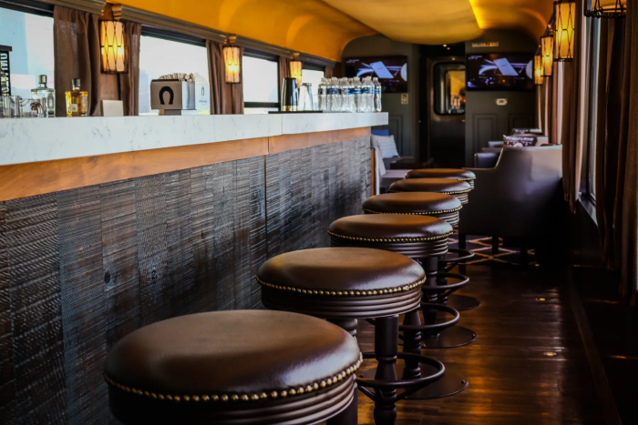 Erről a vonatról még nem sokan szálltak le józanul 6