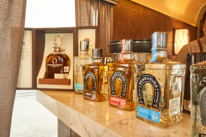 Erről a vonatról még nem sokan szálltak le józanul 7