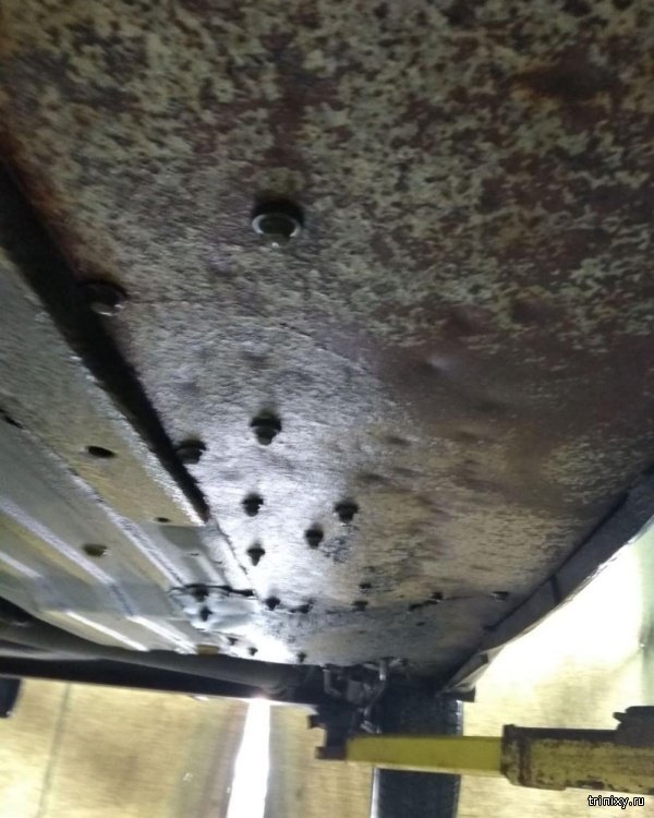 Iszonyat tákolást találtak a frissen vásárolt használt Lada alatt 2