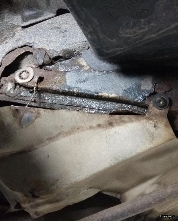 Iszonyat tákolást találtak a frissen vásárolt használt Lada alatt 3