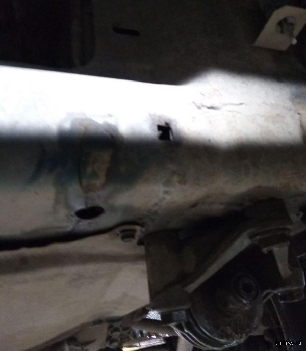 Iszonyat tákolást találtak a frissen vásárolt használt Lada alatt 1