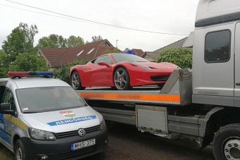 Milliárdos pénzmosás, Ferrarit is lefoglaltak itthon