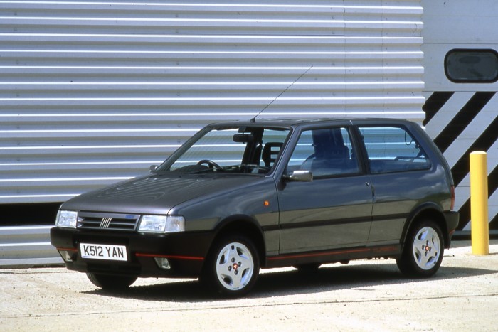 9000 forgó, 600 lovas szörnyeteget csináltak ebből a Fiat Unóból 1