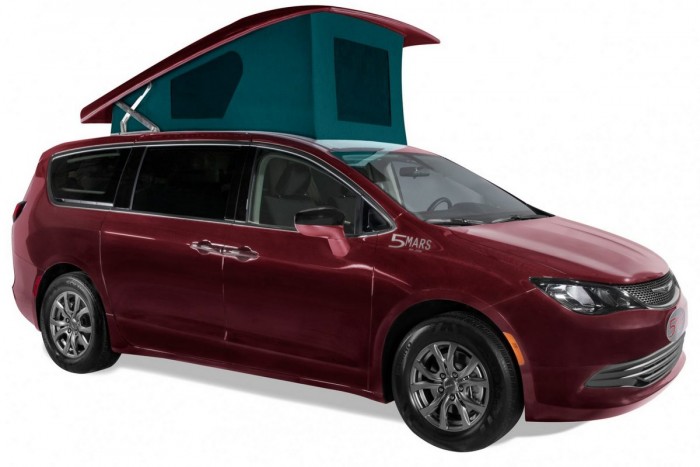 Hibrid kisbuszból készül lakóautó