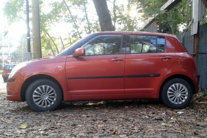 Egy világvégeálló használt Suzuki 8 Egy világvégeálló használt Suzuki 8