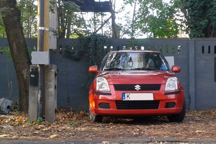 Egy világvégeálló használt Suzuki 6 Egy világvégeálló használt Suzuki 6