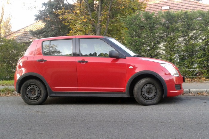 Egy világvégeálló használt Suzuki 4 Egy világvégeálló használt Suzuki 4