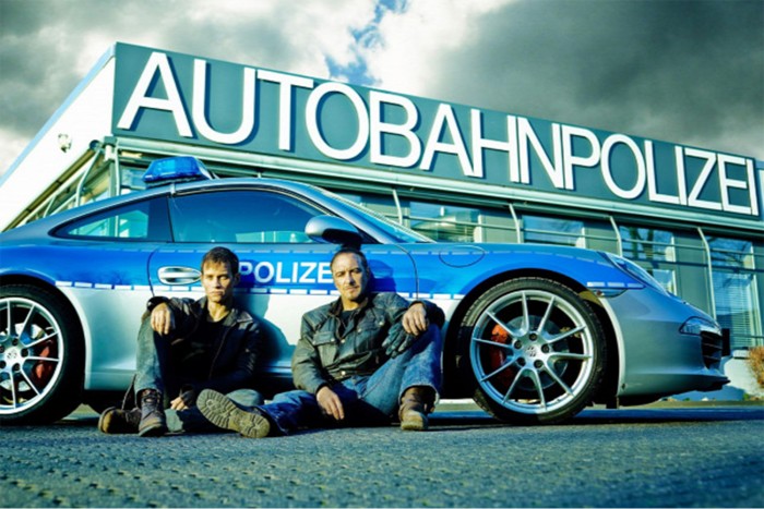 Hatalmas illegális verseny egy német autópályán: 107 járművet kapcsoltak le