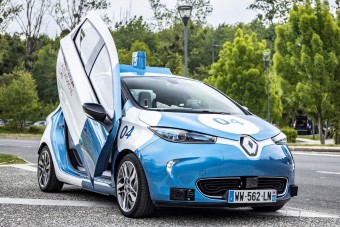 Lambo-ajtós, önjáró villanyautó a Renault-tól