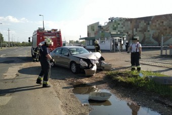 Autós üldözés után egy gyártetőn bújt el Győrben