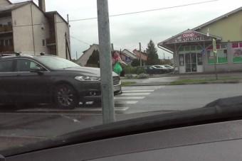 Majdnem gázolt a zebrán, azonnal elvették a borsodi autós jogsiját