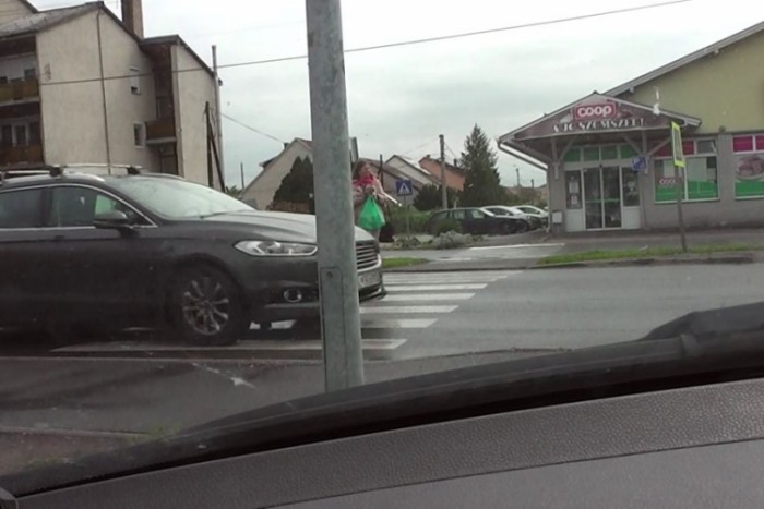 Majdnem gázolt a zebrán, azonnal elvették a borsodi autós jogsiját