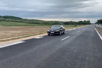 Már zenél a 67-es út, így állítva emléket Cipőnek és a Republicnak