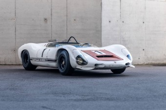 Hegyi felfutón vetették be ezt a pillekönnyű Porsche versenygépet