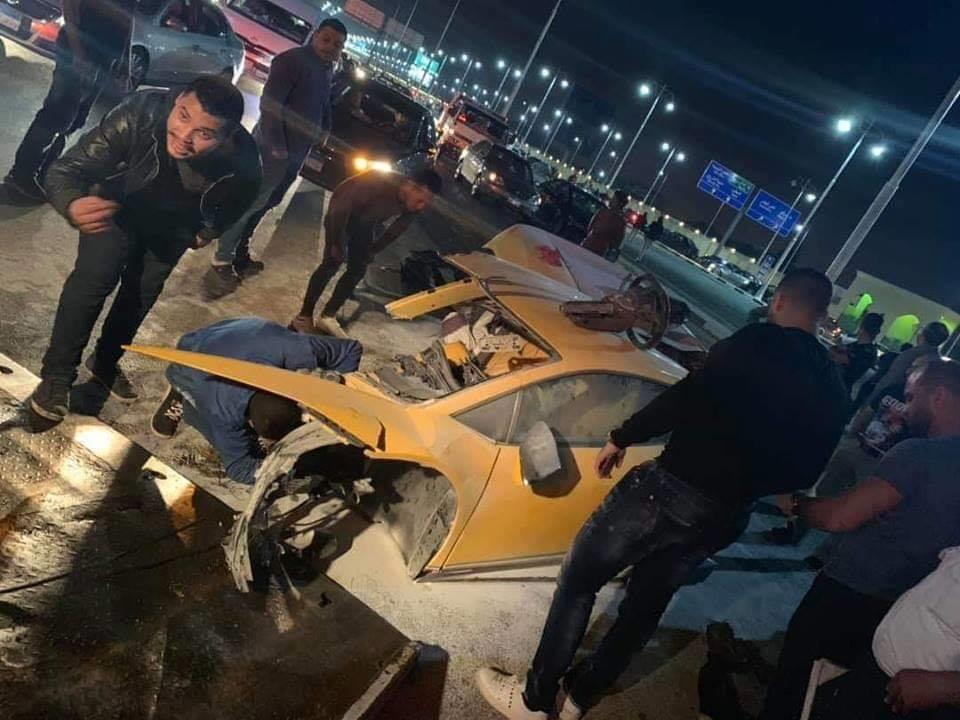 Szétszakadt egy Lamborghini az egyiptomi éjszakában 4