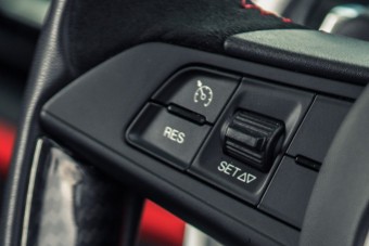 Veszélyes hiba: magától gyorsít ez az autó!