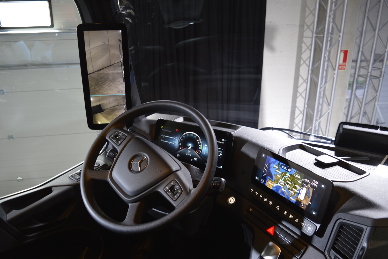 Önmagát kormányozza az új Mercedes-Benz Actros 6