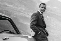 Kütyükkel tömve adja James Bond autóját az Aston Martin 2
