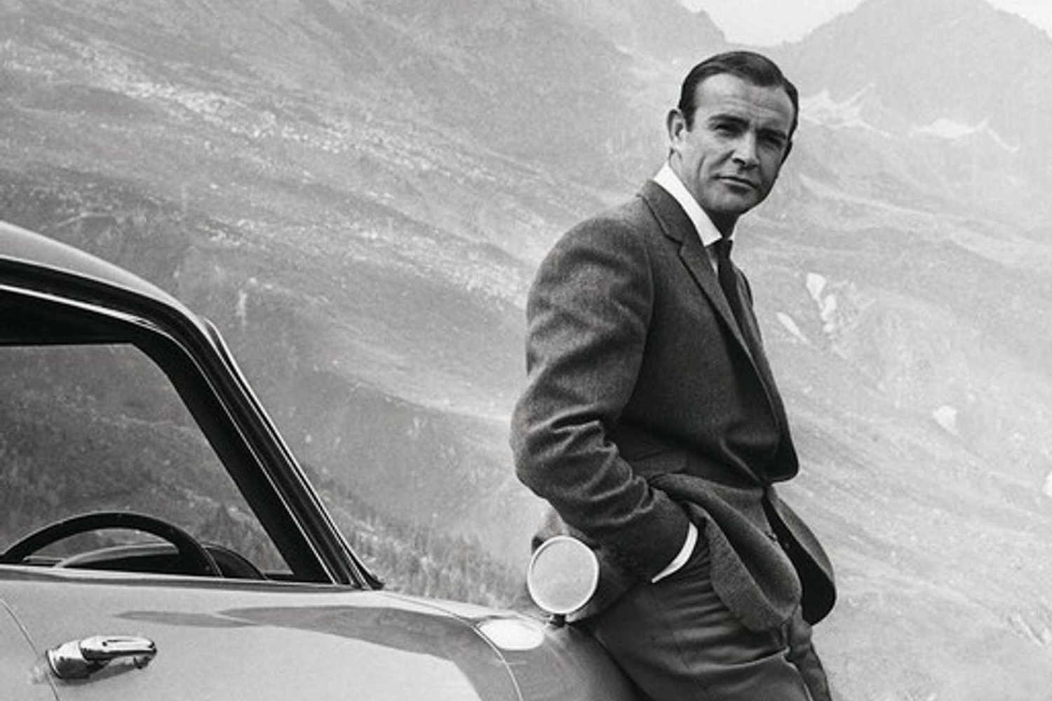 Kütyükkel tömve adja James Bond autóját az Aston Martin 1
