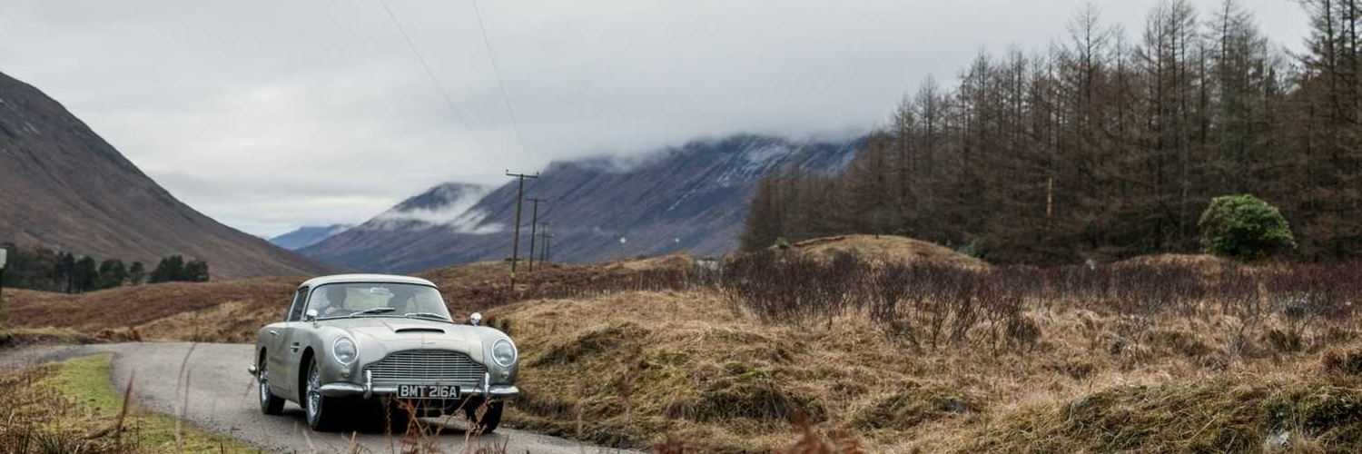 Kütyükkel tömve adja James Bond autóját az Aston Martin 17