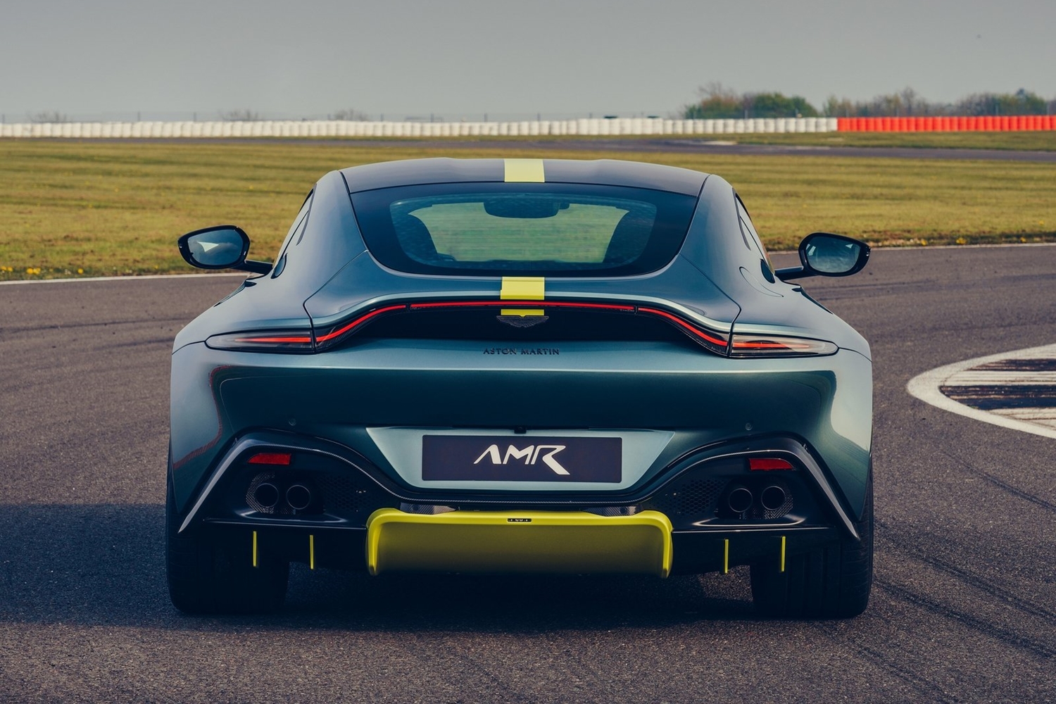 Ritka kincs lesz a kézi váltós Aston Martin Vantage 5