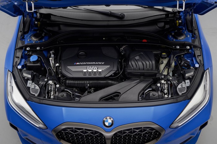 Már a legkisebb BMW is elöl hajt 15 Már a legkisebb BMW is elöl hajt 15