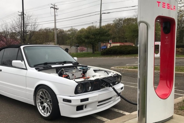 Vagány villanykabriót csináltak ebből az E30-as BMW-ből