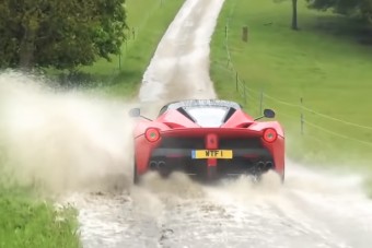 Esőben állatkodtak ezzel a LaFerrarival