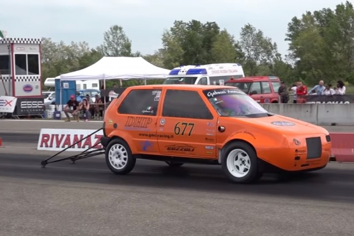 9000 forgó, 600 lovas szörnyeteget csináltak ebből a Fiat Unóból